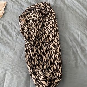 Michael kors infinity scarf